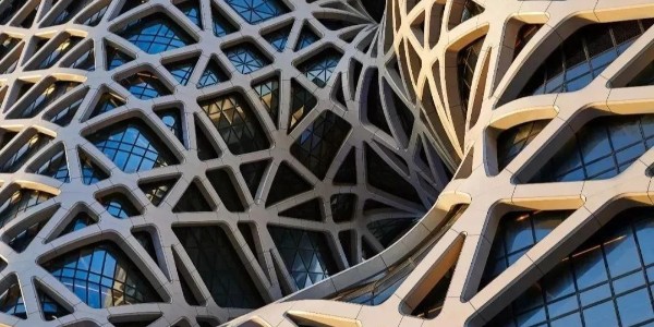 全球首個網架結構幕墻是如何實現(xiàn)的？