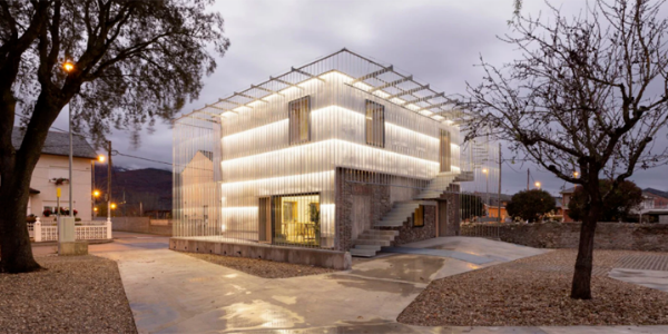 傳統(tǒng)與現(xiàn)代，石頭農(nóng)舍化身為共享工作室！