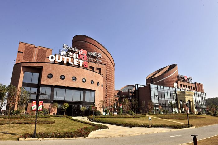 沿機(jī)場路方向1