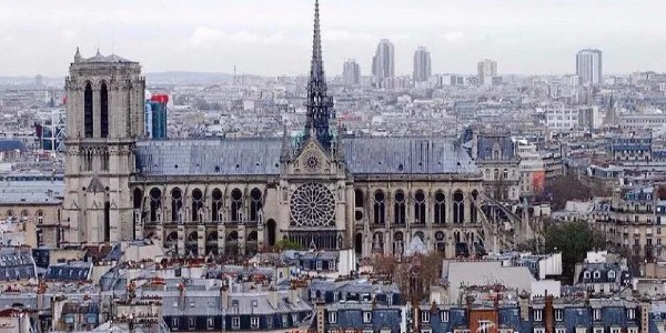 巴黎圣母院設(shè)計大賽：一場荒誕的國民“自嗨”？