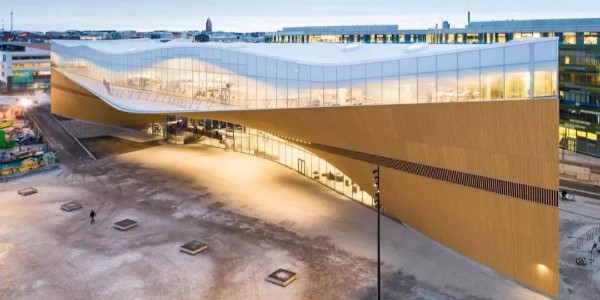 史上最不務(wù)正業(yè)圖書館，燒了7.5億成遛娃場地，人們卻說這錢花得值？