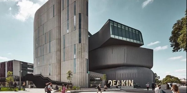 Woods Bagot用凹槽混凝土和鋅板完成極具科技感的迪肯大學法學院