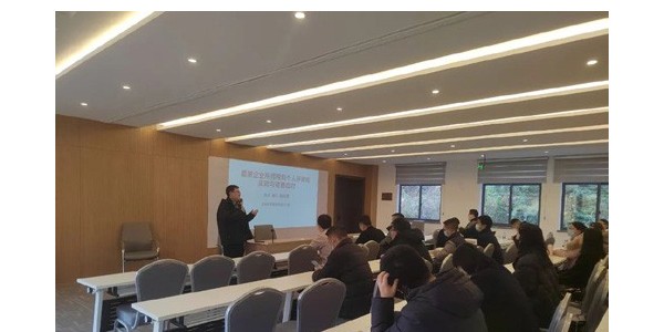 以信心凝聚力量，以實(shí)干譜寫(xiě)華章——在新經(jīng)濟(jì)下，發(fā)現(xiàn)新商機(jī)，實(shí)現(xiàn)新發(fā)展