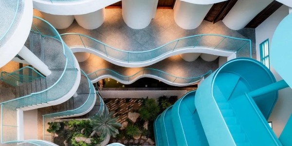 這個(gè)蒂芙尼藍(lán)酒店，藏身越南鬧市，只清涼25個(gè)“浪人”