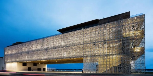 你以為把兩種不搭的材料搭在一起就真的一定不搭嗎？