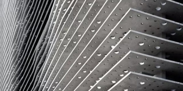 建筑師們一反常態(tài)，他們依賴(lài)于汕頭當(dāng)?shù)氐膫鹘y(tǒng)，讓混凝土優(yōu)雅如實(shí)