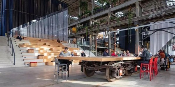 舊火車廠改造的圖書館，由知識(shí)鏈接的小城市！