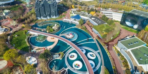 百合花漂浮運(yùn)動(dòng)場(chǎng)，法國