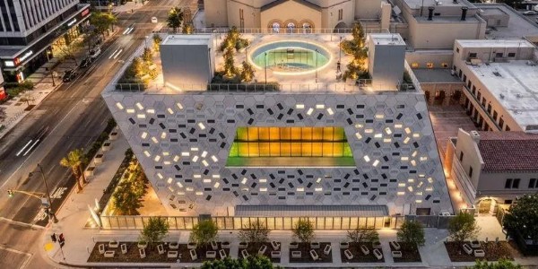 OMA耗時十年的新作完工，加州的第一座文化建筑