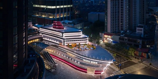 以船型為亮點，設(shè)計一艘銀光閃閃的“巨輪”