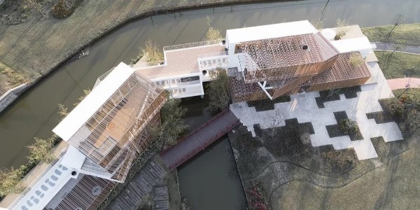 他設(shè)計的集裝箱改造房，虛實(shí)之間太好了。